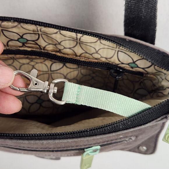 Sherpani Zoom Crossbody Bag Pockets Gray RFID Protection GUC - Picture 12 of 16